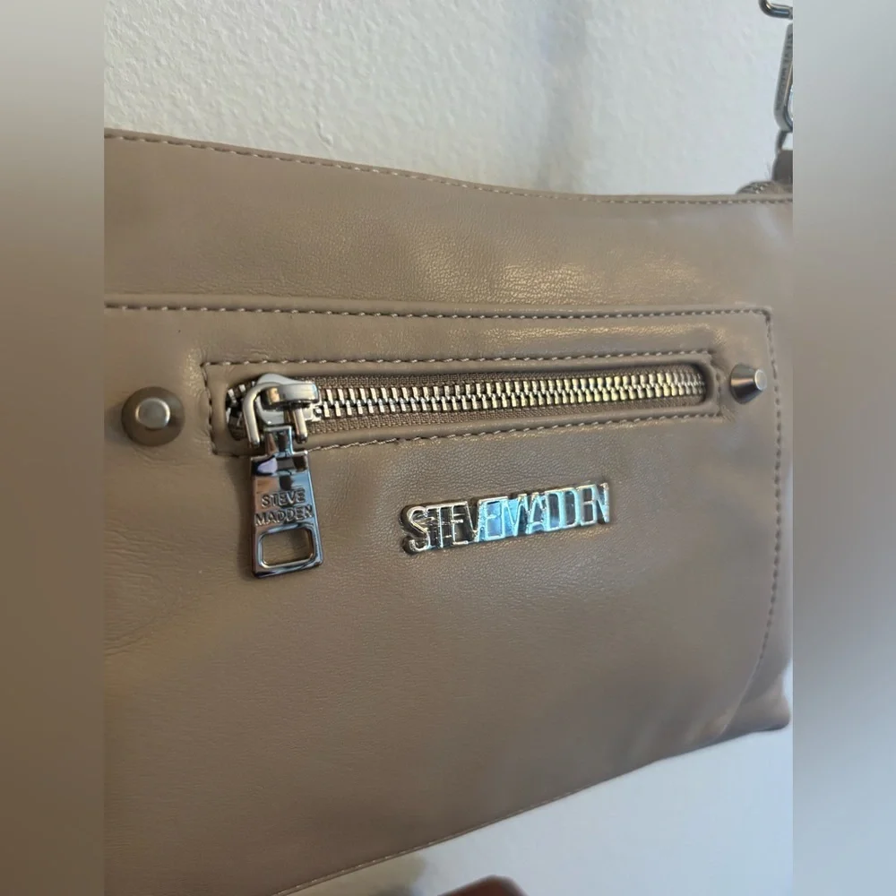 Steve Madden Tan Crossbody Bag with Structured Design - Picture 3 of 15